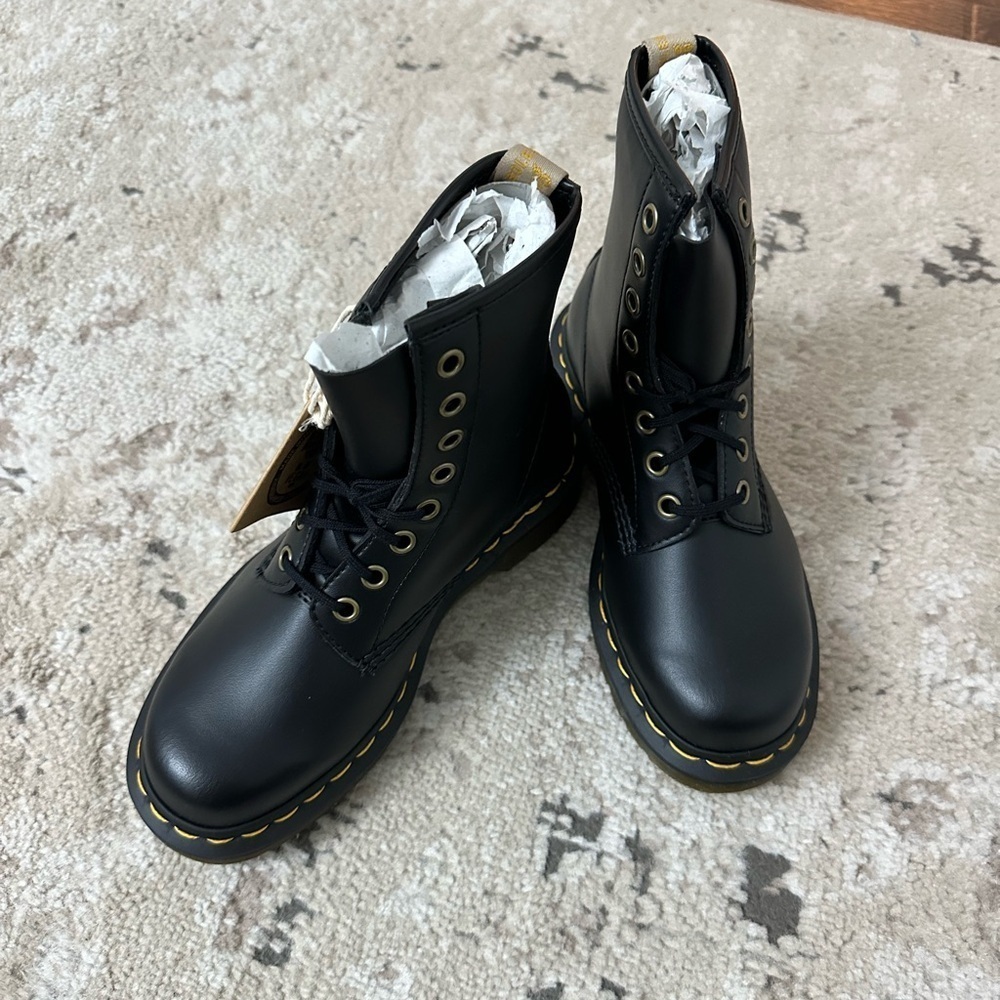 Dr. Martens 1460 Women’s Smooth Leather Lace Up Boots Size 4 - Brand New
